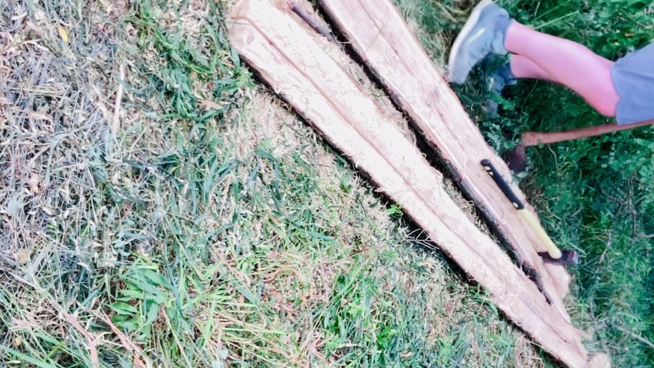 Splitting a Black Locust log with only hand tools part 2.2