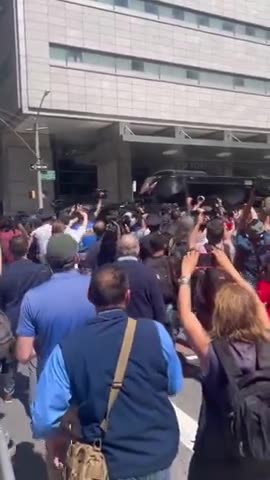 De Niro Getting An Earful