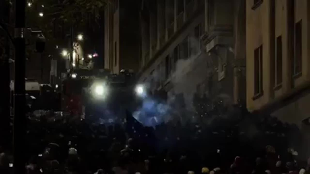🇬🇪🙏 In Tbilisi, special forces used water cannons to disperse protesters, while