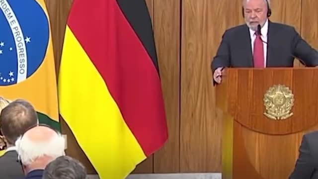 Lula, forseti í Brasilia: Vit eru eitt friðarland, fara ikki at senda vápn
