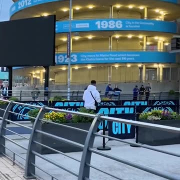 Arjen Robben at Etihad. what is he cooking🤔