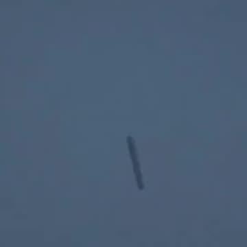 Cigar shaped UFO in Manchester England - UFO latest news - ufo cigar shaped #uap #ovni