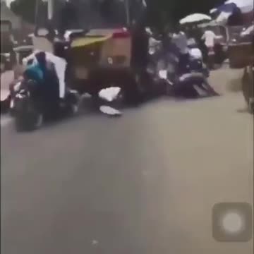 People Hurt in Overloaded Bus Fail