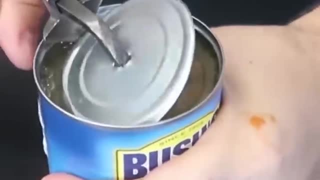 You Never Seen Can Opener Like That!