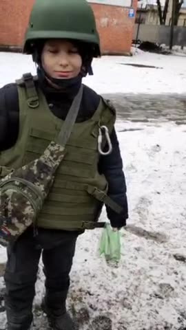 ❗️A soldier of a secret unit in the latest combat equipment lit up at the front