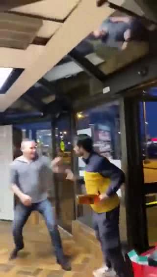 Canadian customer fights back against thieves.