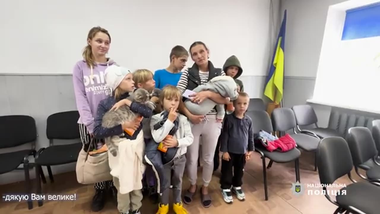 In Chernihiv Oblast, under enemy fire, policemen evacuated eight children and