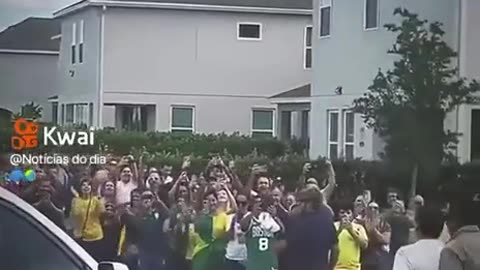 A diferença de quem foi eleito pelo tesesé e o cara que conquistou o Brasil !!!