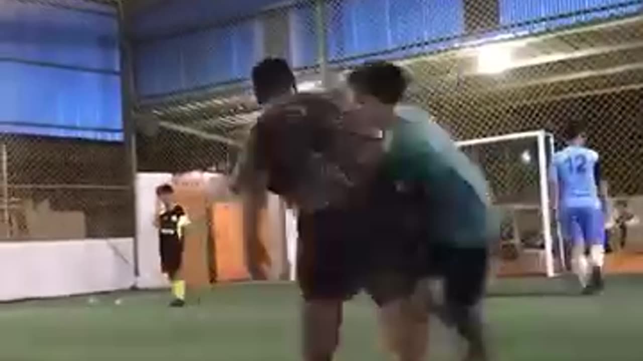 mention your fat footballer friend ðŸ¤ðŸ˜‚🤣
