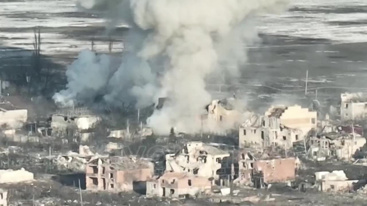 Footage of TOS-1A "Solntsepyok" strikes on enemy positions in Ugoldar dachas