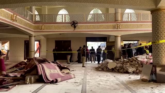 Pakistan suicide bomb at mosque targeted police