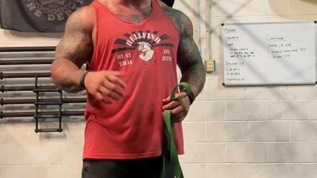 HEALTHY LIFE - Mobility drill to improve your front rack for front squats (simple and easy)