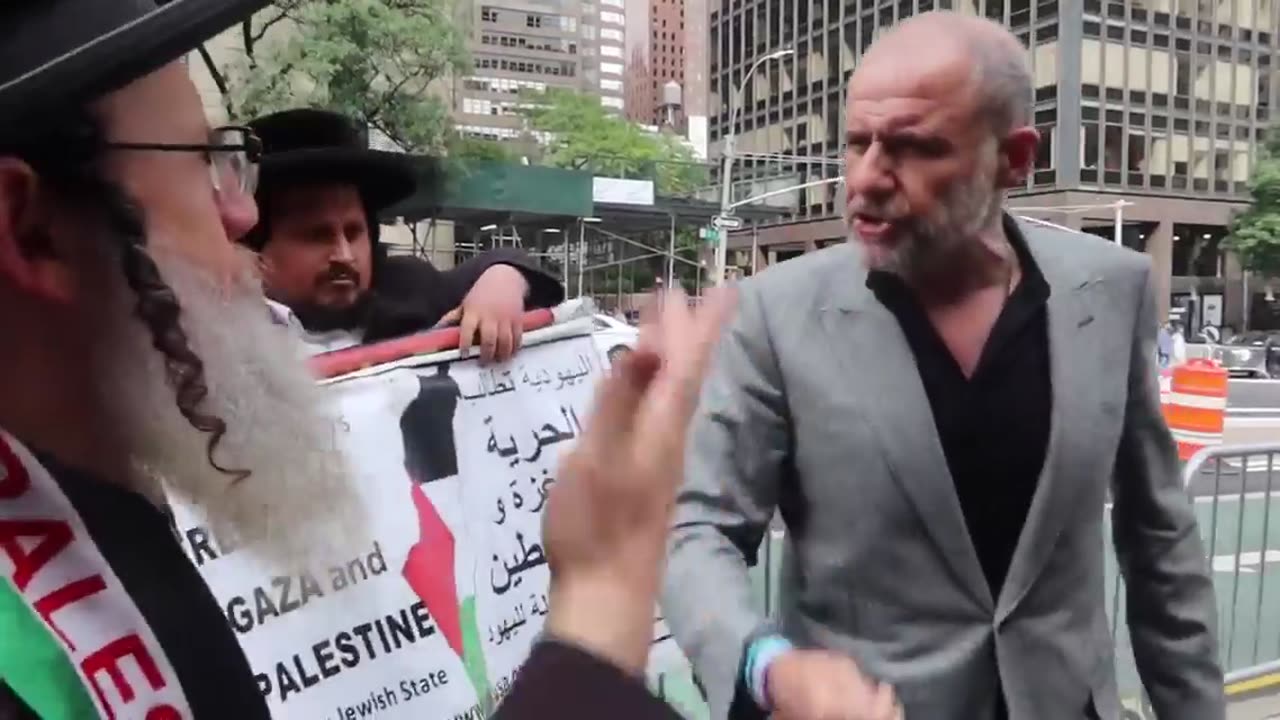 Rabbi Dovid Feldman Assaulted by Zionist in NYC Over Support for Palestinians and Lebanese