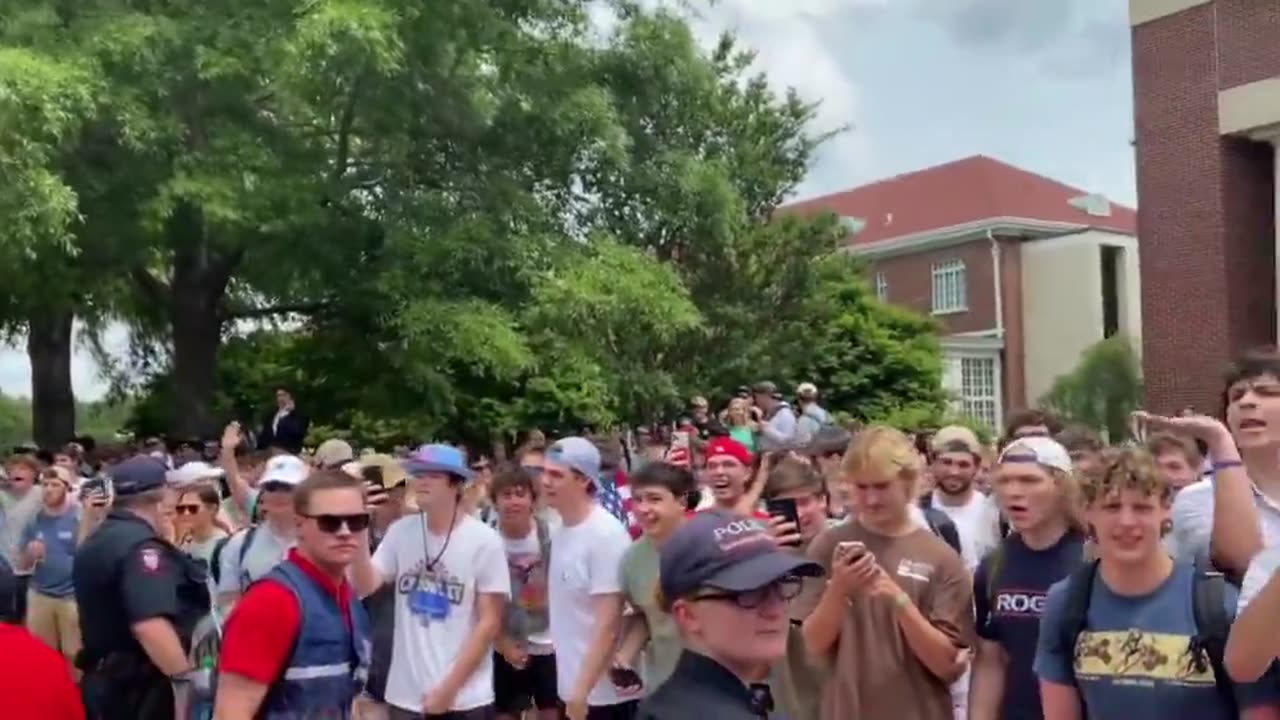 A fat liberal gets mocked by frat boys at Ole Miss. You love to see it