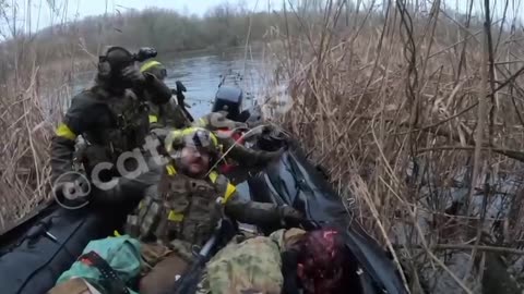 18+ Content -- Ukrainian Soldier was hit trying to cross the Dnieper River