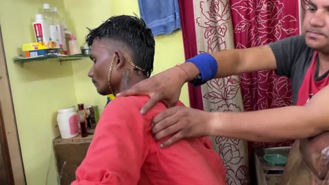 Master Cracker Experiencing Roadside Barber Head Massage with Neck Cracking _ Indian Massage