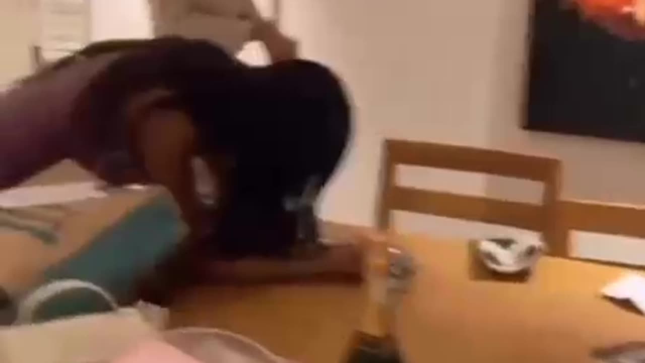 There's always that one friend who can't twerk lol.