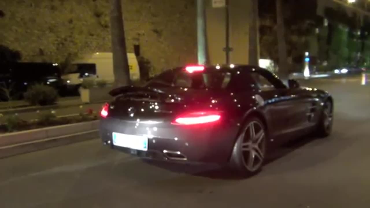 Mercedes SLS with crazy driver, Power Slide, HUGE revs and MASSIVE accelerations!