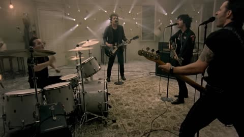 Green Day - 21 Guns [Official Music Video]