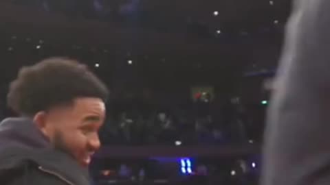 "Jalen Brunson lights up the court as the Knicks clash with the Magic! 🏀✨" 