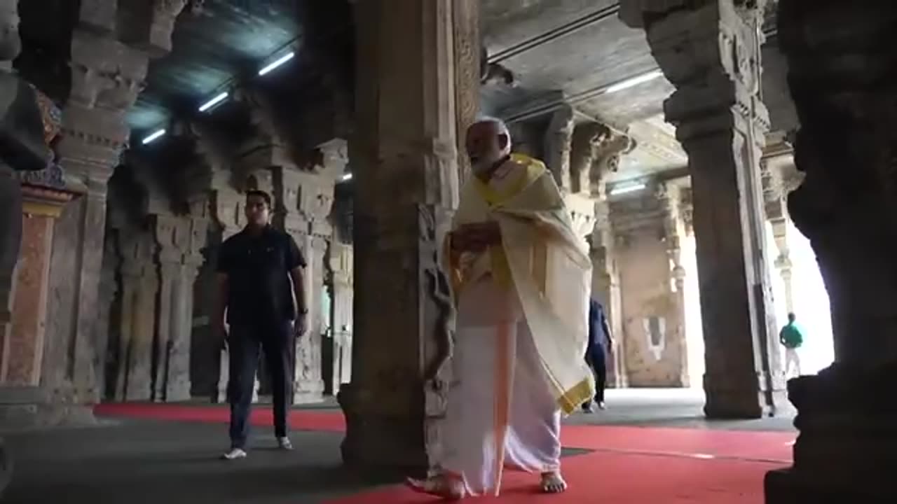 Pm modi prays at the iconic shri ranaganatha temple