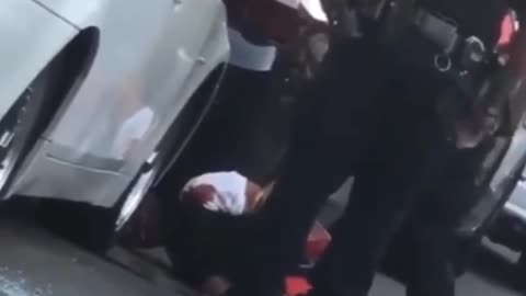 New York police Shoot Man 2 times on camera