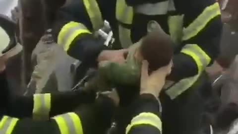 Footage of the rescue of a baby in Turkey who was trapped under the rubble