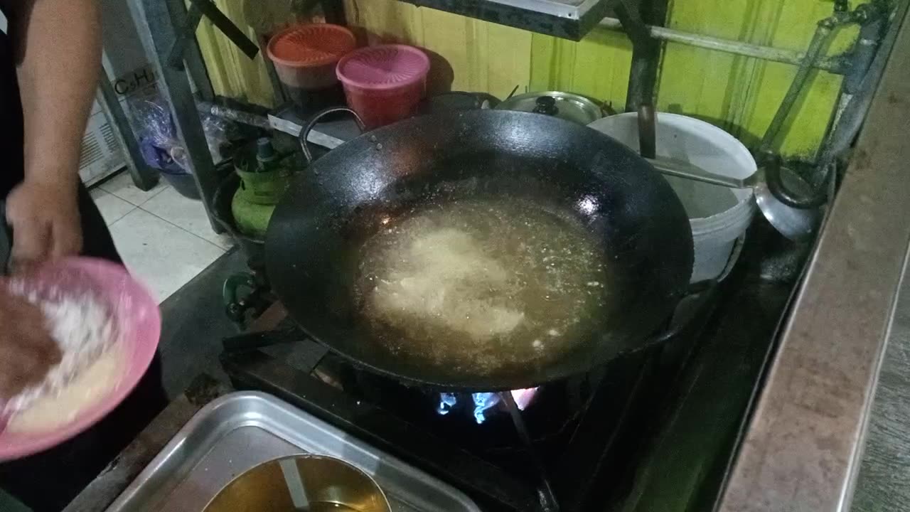 Cooking fried prawns