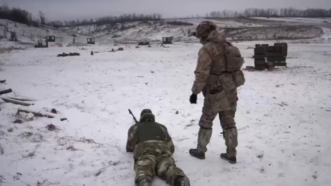 Russians practise real combat scenarios, restoring their skills in shooting and moving within units