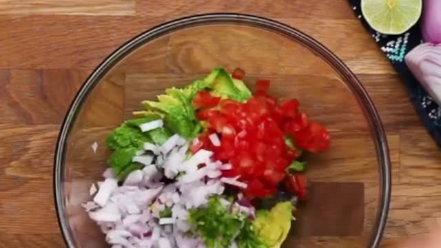 Quick and Easy Recipe Classic Party Guacamole