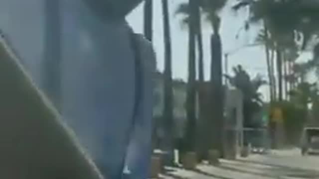 Funny people, look at this talented mime wash the car