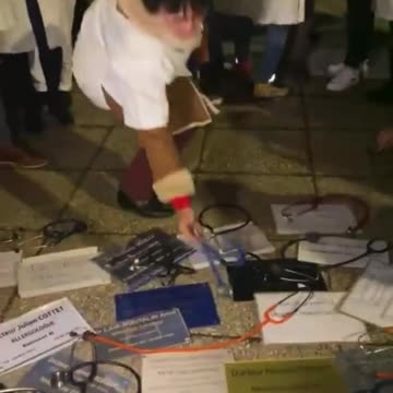 French Doctors throw down Stethoscopes in protest against failed healthcare