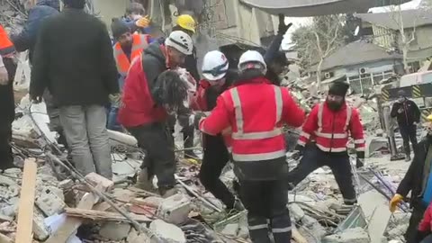 Girl rescued from rubble 106 hours after disastrous quakes in Turkey, Syria