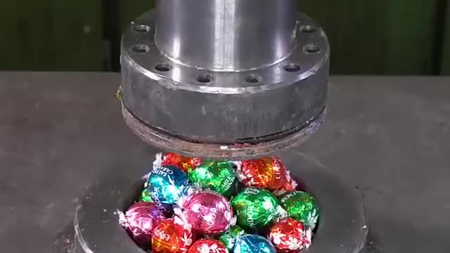 Candy vs. 150 ton hydraulic press 🫣 #hydraulicpress #crushing #satisfying