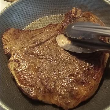 First time reverse searing a T-bone steak 🥩