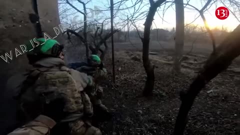 Russians hiding in houses open fire on advancing Ukrainian soldiers - fierce fighting in Bakhmut