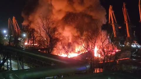 Russian Port is Burning(Incredible Footage)