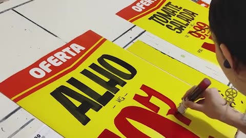 This woman's sign handwriting is so satisfying