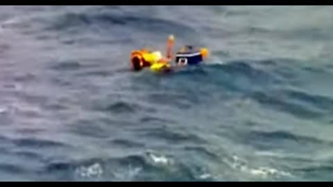 Australia: Stranded fishermen use cooler as life jacket, a rescue helicopter approaching them