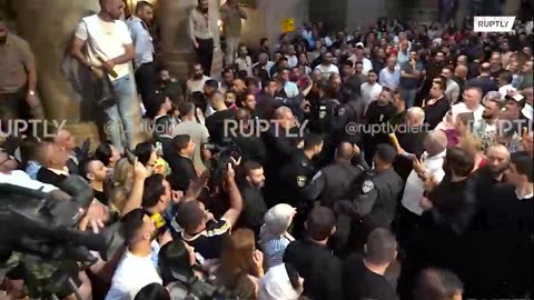 FORZE ISRAELIANE ARRESTANO A GERUSALEMME........