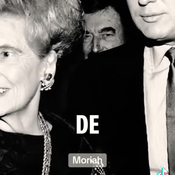 La mamá de Donald Trump Donald Trump le ragalo una Biblia.