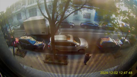 Exiting building, 124820, FDNY ambulance, stalker near the entrance
