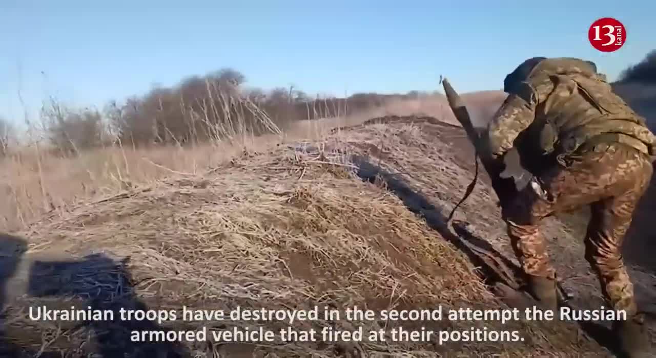 This is how Ukrainian soldiers hit the moving Russian armored vehicles