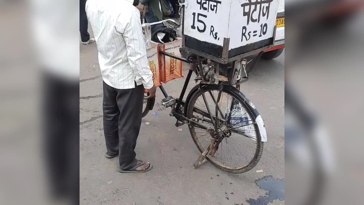 गरम-गरम पेटीज मात्र ₹10 Bhaiya ji ka smile 😊 dekh kr fan ban jaiyenge