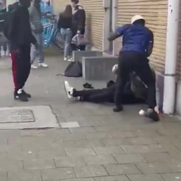 “Asylum seekers” in Belgium attack a Flemish boy and beat him without any mercy.
