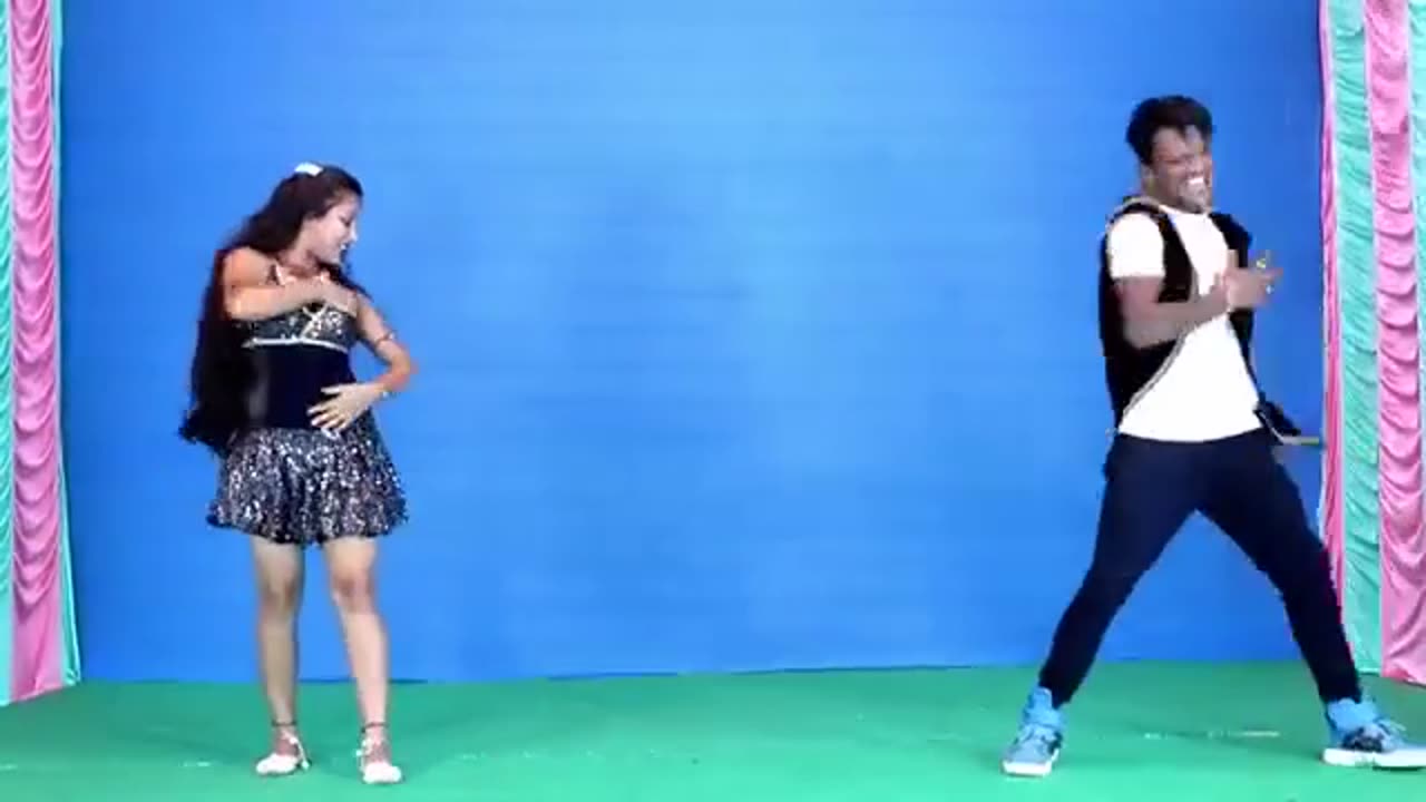 Sheher- Ki- Ladki- Song- Dancing