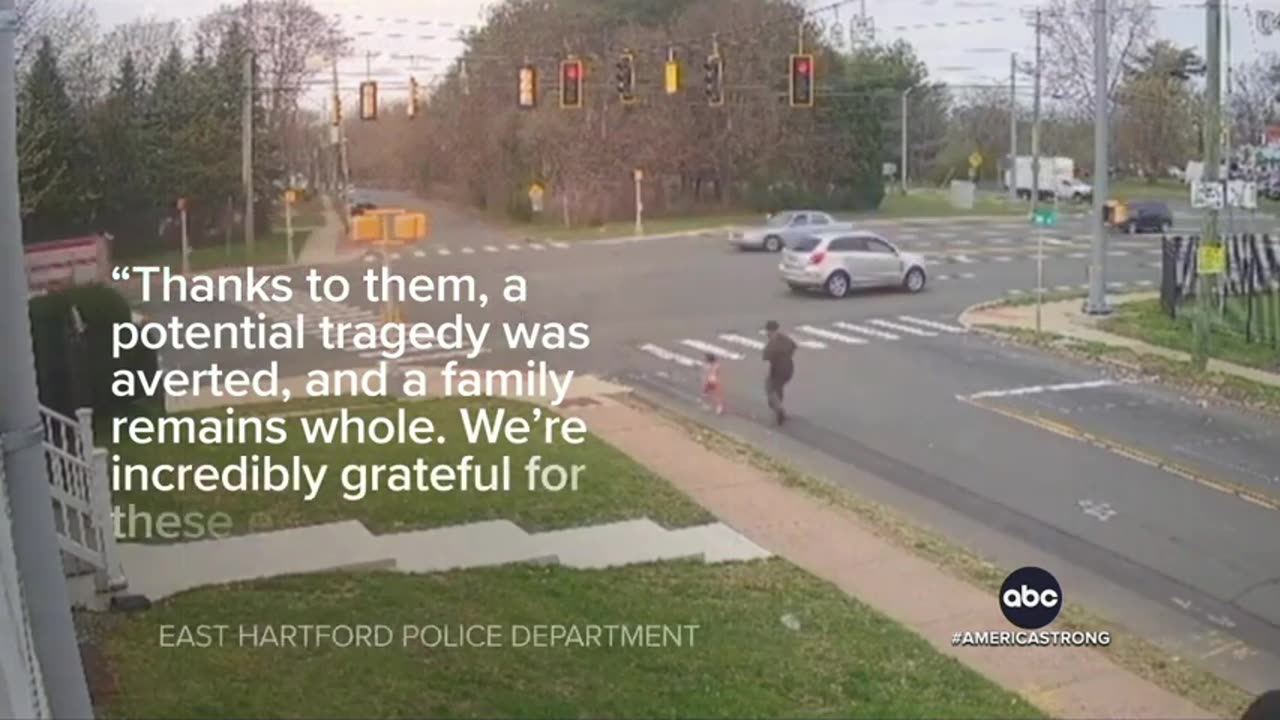 Barbers save girl from being hit by cars abc news