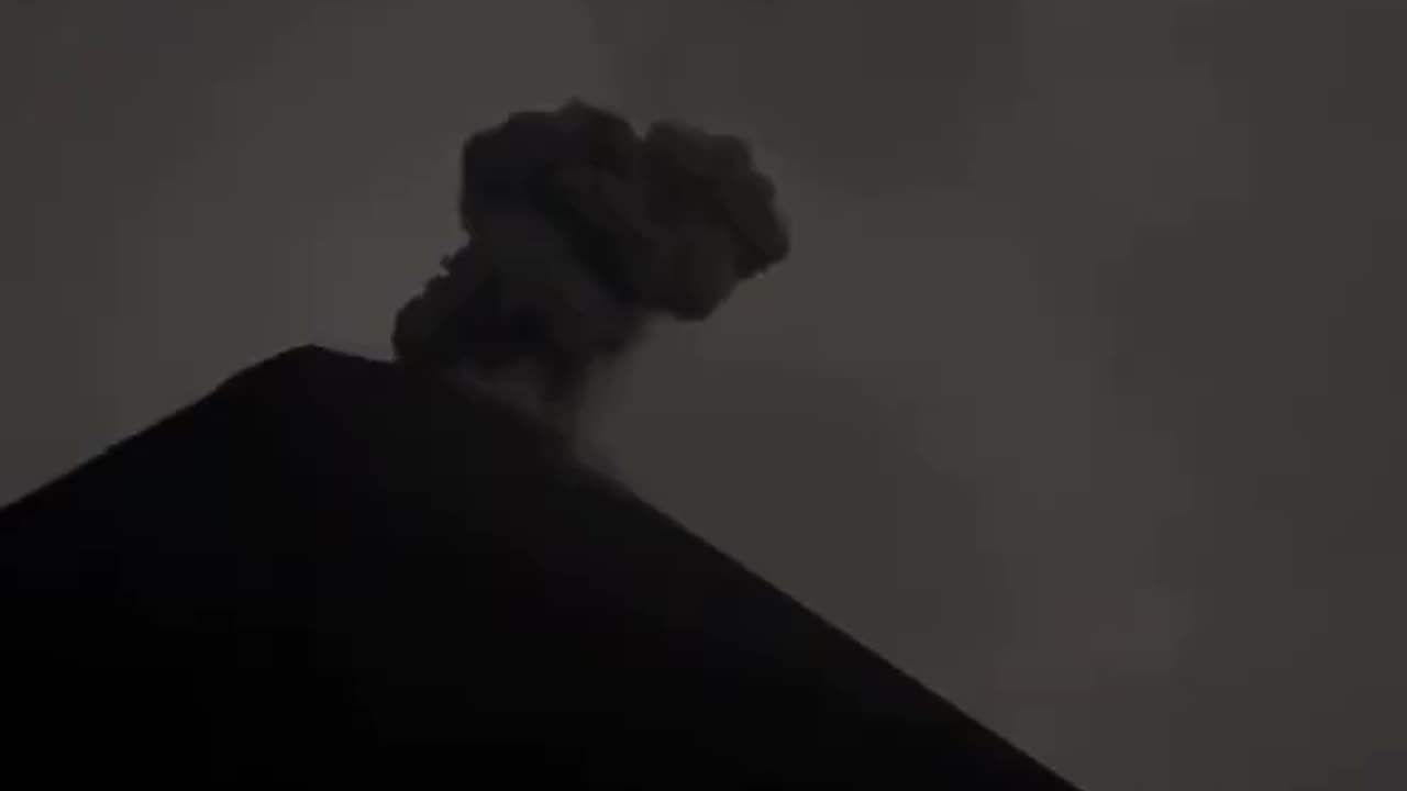 An amazing capture of volcanic Eruption and Lightning together in Guatemala