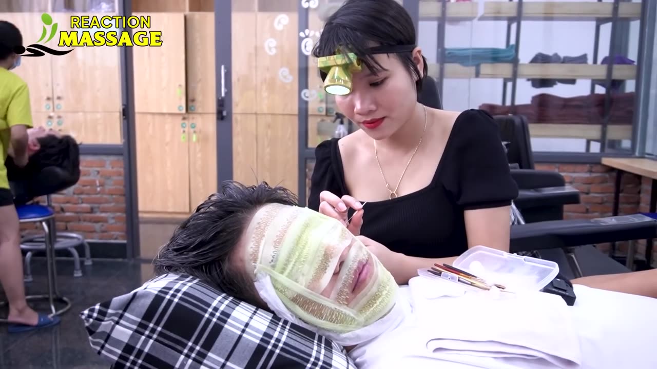 Her angel barber shop service is good for relieving muscle pain all over the body