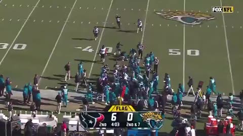 20 Jaguars hit Aziz Al-Qaeda late. After Trevor Lawrence tackle